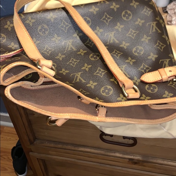 Louis Vuitton - Picture 3 of 8